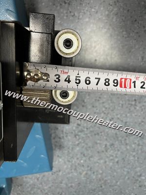 Máquina de formación de bordes para calentador de banda cerámica capaz de rodar bandas de acero más anchas