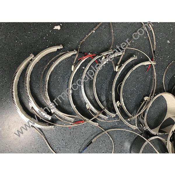 Extrusor de acero inoxidable de barril de tornillo de cerámica medio redondo calefactor con terminales en 2 mitades